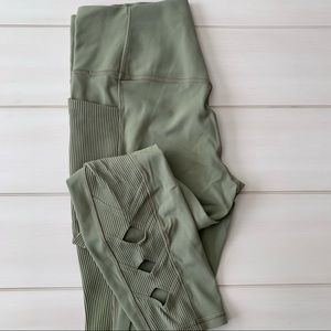 Athleta Salutation Stash Pocket Cut Out 7/8